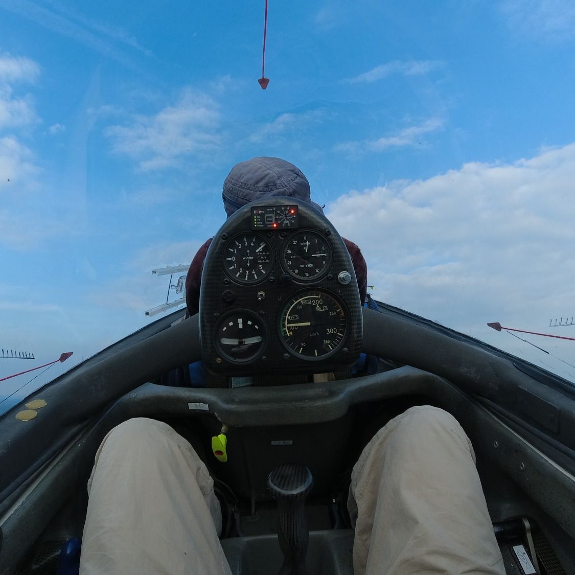 Cockpitsicht aus der LS11 der Akaflieg Köln